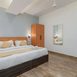 Hotel De Luxe Basai Road, Gurgaon