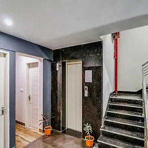 Hotel Townhouse Skylight Near Medanta Hospital, Gurgaon